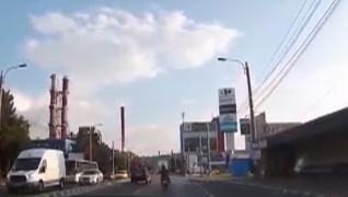 Motociclist din Suceava, fără permis, în stare gravă după ce a fost spulberat de un taxi