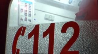 O femeie însărcinată a stat două ore în câmp, într-o salvare care a făcut pană şi nu avea cric