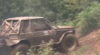A fost spectacol pe patru roţi în Munţii Poiana Ruscă! Cei mai buni practicanţi de off-road s-au întrecut pe trasee speciale
