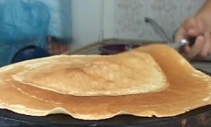 A fost Parada Clătitelor în staţiunea Moneasa din Arad. Pofticioșii au mâncat peste 20.000 de porții