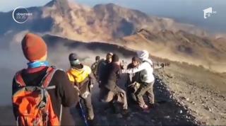Sute de turiști blocați pe vulcanul de pe insula indoneziană Lombok, după un cutremur de 6,4 grade pe scara Richter