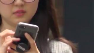 Elevii francezi nu mai au voie să folosească telefonul mobil la şcoală. Care sunt excepţiile