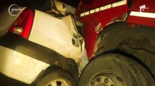 Accident grav în Dolj. O tânără de 23 a fost la un pas de moarte, după ce s-a lovit frontal de un TIR. Șoferul autocamionului a resuscitat-o pe loc