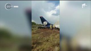 Minune în Mexic! Un avion s-a prăbușit imediat după decolare, însă niciunul dintre cei 97 de pasageri nu a murit