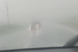 Rupere de nori în Mureș. Șoferii au tras pe dreapta, după ce vizibilitatea a scăzut brusc sub 10 metri