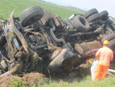 Gest eroic al unui şofer român din Italia. S-a răsturnat intenționat cu camionul în șant pentru a nu răni oameni