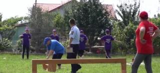 Botoșani: 50 de elevi au plecat într-o tabără ISU pentru a se pregăti să devină polițiști, paramedici sau pompieri