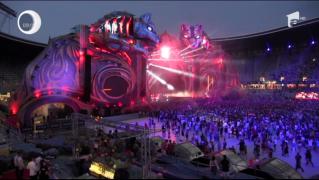 Start cu emoţii la Untold 2018. O scenă a ars pentru câteva secunde ,după un foc de artificii