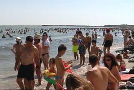 250.000 de oameni se înghesuie pe Litoral, în primul weekend din august. Căldura a umplut plajele