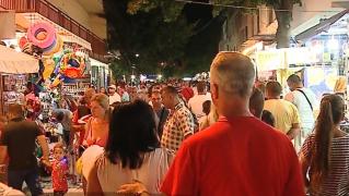 Staţiunea Eforie Nord începe să semene cu un mare bazar turcesc