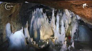 Peştera Scărişoara din Munţii Apuseni, un spectacol unic al naturii în România