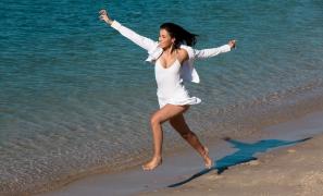 Hainele recomandate pentru a fi purtate pe caniculă, în vara lui 2018. Sfaturile stiliştilor