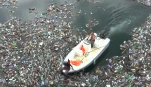 Producţia de energie electrică, grav afectată de deşeurile aruncate în lacurile din România