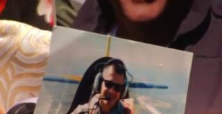 Pilotul mort în tragedia aviatică de la Suceava a fost condus pe ultimul drum