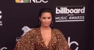 Demi Lovato a ieşit din spital, la două săptămâni după ce a fost găsită inconştientă, în urma unei supradoze de droguri