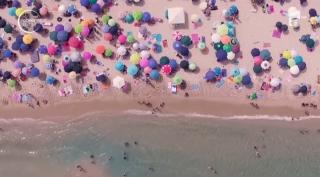 Un turist britanic a încasat o amendă 1000 de euro pentru furt de nisip de pe o plajă din Sardinia