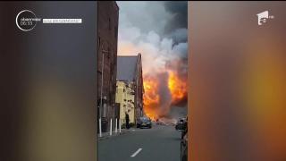 Imagini impresionante ale unui incendiu din oraşul britanic Manchester. Peste 50 de pompieri au încercat să stingă flăcările