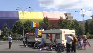 Românii din Diaspora vin acasă pentru miting. Primii protestatari au ajuns în Piaţa Victoriei