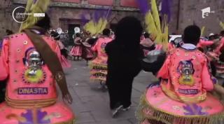 Sute de săteni în costume tradiţionale viu colorate au participat la un festival dedicat Sfintei Fecioare, în Peru