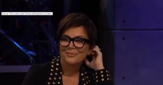 Kris Jenner a preferat să mănânce gândaci decât să răspundă dacă s-a logodit cu iubitul său mult mai tânăr
