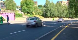 În Piteşti, pistele pentru pietoni şi biciclişti au fost marcate greşit. Trecătorii sunt nevoiţi să circule în şir indian