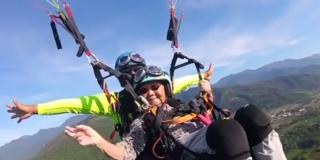 O bunică dinTaiwan, practicantă a zborului cu parapanta la 93 de ani