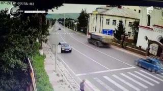 Imaginile terifiante de la accidentul din Ilieşti. O copilă de 12 ani a fost spulberată de o maşină (Video)