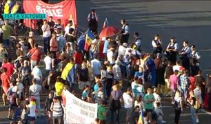 Noi proteste în Piaţa Victoriei. Mii de oameni, adunaţi în faţa Guvernului