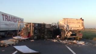 Accident între o autoutilitară şi un camion în Buzău, pe una dintre cele mai aglomerate şosele din ţară