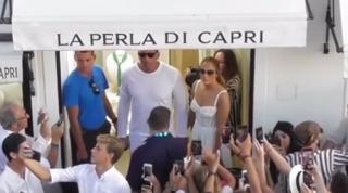 Jennifer Lopez, vacanță în Capri şi un concert spontan