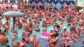 De Sfântă Mărie, ștrandurile şi piscinele de lux din marile oraşe au fost pline!