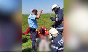 Doi oameni, dintre care unul în stare extrem de gravă, au ajuns la spital după ce un utilaj CFR a deraiat în Dâmboviţa