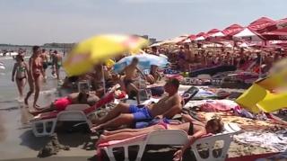 Bătălie pentru un şezlong pe litoral, în cel mai aglomerat weekend la mare