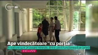 Băile Olăneşti, între lux şi paragină. Bazinul public stă închis, turiştii au acces cu cartela la ape minerale