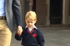 Prinţul George, în vârstă de cinci ani, se pregătește de școală. Taxa anuală e de 20.000 de lire
