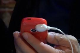 Telefoanele mobile "de stil vechi", cu butoane şi ecran mic, revin din nou la modă