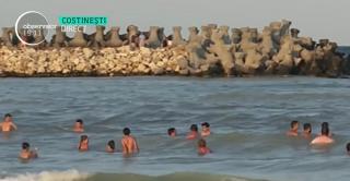 Ultimul weekend de vară pe litoral. Turiştii profită de zile cu soare şi cu preţuri mici