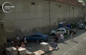 Un patron din Braşov a pus lacăt pe parcarea luată de la Primărie