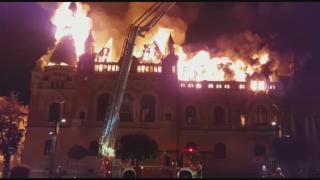 Momentul terifiant al izbucnirii incendiului care a devastat sediul Episcopiei Greco Catolice din Oradea (Video)
