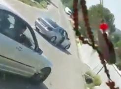 Scene de coşmar în trafic, în judeţul Vrancea. Mai mulţi pasageri dintr-o dubiţă au fost atacaţi de indivizi agresivi