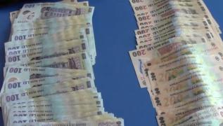 Spargere ca în filme în Drobeta-Turnu Severin. Patru hoţi au furat bijuterii şi zece mii de euro dintr-un seif... sub ochii polițiștilor