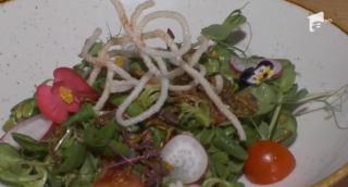 Viermi și greieri, noi ingrediente pentru salată! Românii au prins gustul insectelor comestibile, care se găsesc uşor la raft