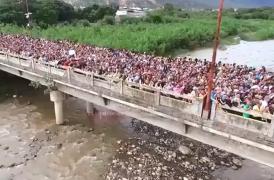 Venezuela, o țară în colaps. Oamenii fug din ţară ca să scape de sărăcie şi foame