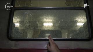 Trenul care circula între Timișoara și Reșita, străpuns de o alică