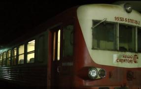Tren atacat din mers, între Timișoara și Reșița! Unul dintre vagoane a fost străpuns de un proiectil
