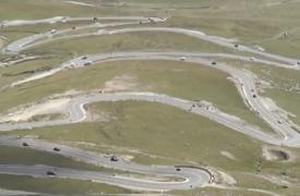 Acţiune în forţă pe Transalpina! Poliţiştii de la Rutieră au tras 11 focuri de armă pentru a opri doi șoferi fără permis