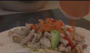 Arome sud-americane în Banat. Un mexican a deschis o fabrică de sosuri în Timișoara