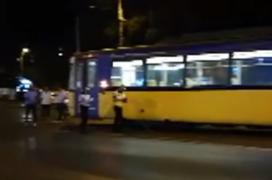 Un bătrân de 80 de ani, din Iași, a fost lovit în plin de un tramvai