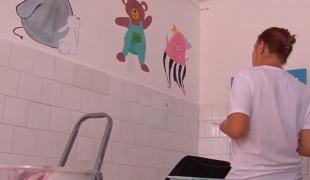 Terapie în culori pentru copii! Mai mulți artiști au pictat pereții Spitalului din Curtea de Argeș