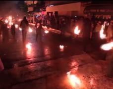 Bătaie cu mingi de foc în El Salvador, pentru a comemora o erupţie vulcanică din 1658